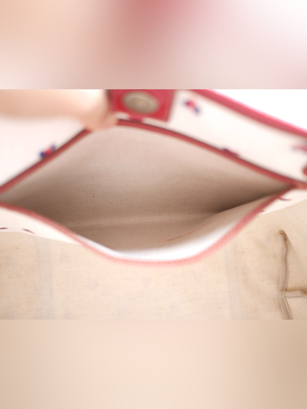 🍓GUCCI PVC Heart Shoulder Bag - Picture 8 of 13